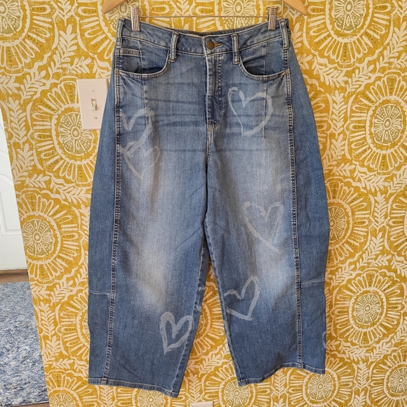 The Kenna Mid-Rise Heritage Barrel Jeans by Pilcro: Icon Edition HEART JEANS - Picture 13 of 16